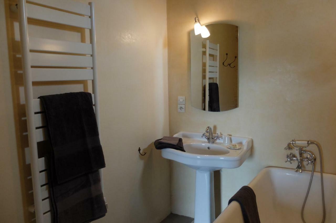 Chambres D'Hotes Dans Maison D'Artiste Galargues Екстер'єр фото