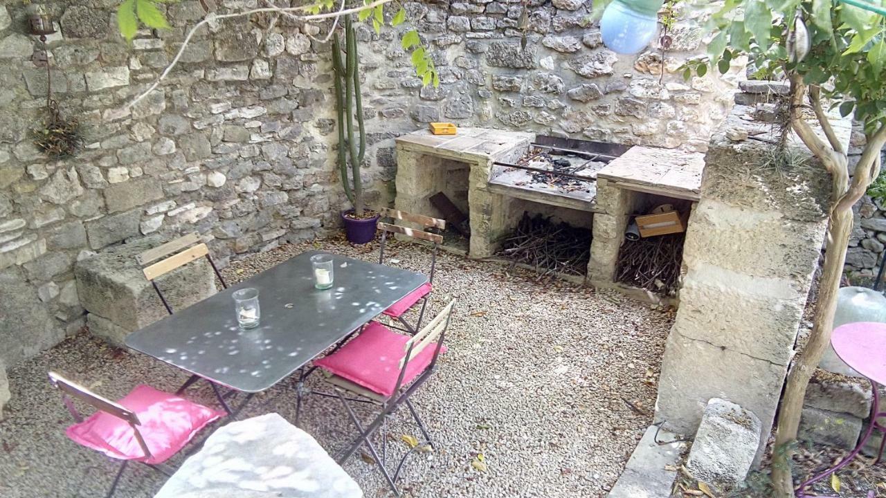 Chambres D'Hotes Dans Maison D'Artiste Galargues Екстер'єр фото